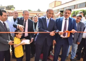 محافظ أسيوط يفتتح المعرض الشامل لمنتجات المدارس الفنية ضمن احتفالات العيد القومي