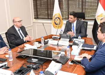 وزير الصناعة يبحث خطط «سان جوبان» التوسعية في مصر باستثمارات تصل لـ 500 مليون يورو