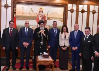 رئيس جامعة القاهرة يهنئ البابا تواضروس الثاني بعيد القيامة المجيد بالكاتدرائية المرقسية 4 - جريدة الجمهورية رئيس جامعة القاهرة يهنئ البابا تواضروس الثاني بعيد القيامة المجيد بالكاتدرائية المرقسية