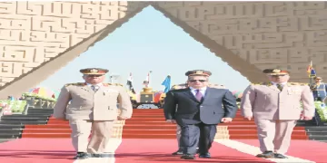 الرئيس يضع إكليلًا من الزهور على النصب التذكارى لشهداء القوات المسلحة و«قبر السادات»