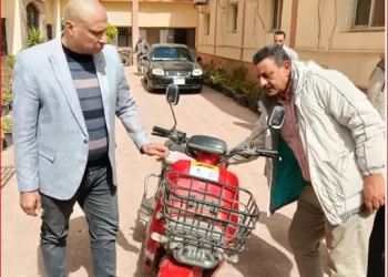لأول مرة بالمنوفية.. أشمون تبدأ ترخيص «السكوتر» الكهربائي وتسليم أول ملصق رسمي