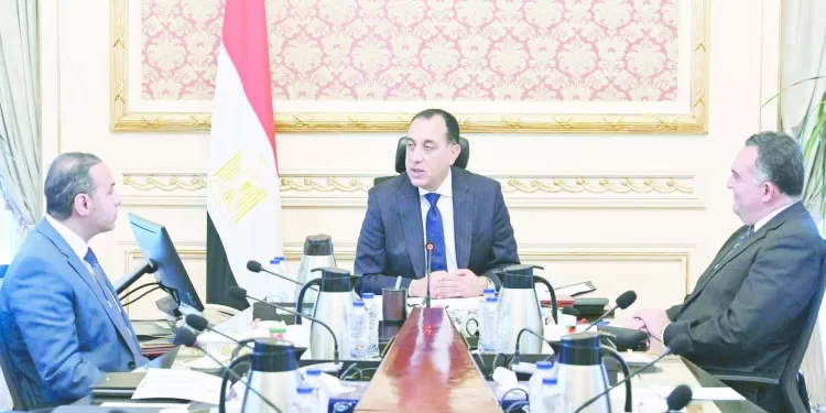فى اجتماعين لرئيس الوزراء: سرعة الانتهاء من مشروعات قوانين تنظيم «سوق المال المصرية»