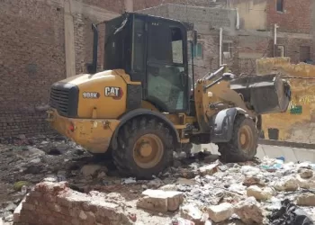 حي غرب الإسكندرية يرفع «362» طن مخلفات وأتربة لفتح الشوارع واستعادة المظهر الحضاري 4 - جريدة الجمهورية حي غرب الإسكندرية يرفع «362» طن مخلفات وأتربة لفتح الشوارع واستعادة المظهر الحضاري