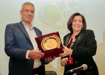 معهد الإسكندرية للإعلام يُكرم رموز الصحافة المصرية في مؤتمر «الصحة النفسية والذكاء الاصطناعي» بمكتبة الإسكندرية