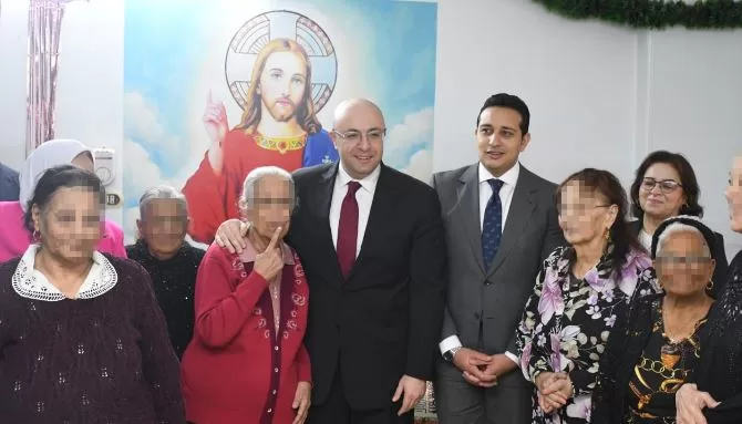 محافظ الفيوم يشارك أيتام وكبار سن جمعية «شفيع الفيوم» الاحتفال بعيد القيامة المجيد 3 - جريدة الجمهورية 3 42 - جريدة الجمهورية