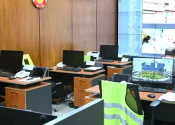 الأمطار تضرب «البحيرة» والمحافظة تدفع بـ 1500 معدة لمواجهة التقلبات الجوية وتعليق حركة الصيد