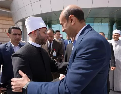 محافظ أسيوط يستقبل وزير الأوقاف بمطار أسيوط الدولي للمشاركة في المؤتمر الدولي الثاني لكلية أصول الدين 5 - جريدة الجمهورية 4 17 - جريدة الجمهورية