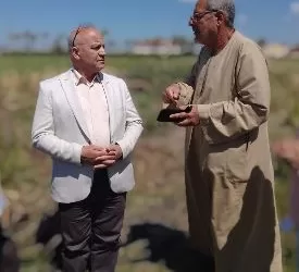 مدير زراعة البحيرة يتفقد المحاصيل وأعمال التطهير بكفر الدوار ويشدد على جودة تطهير المصارف