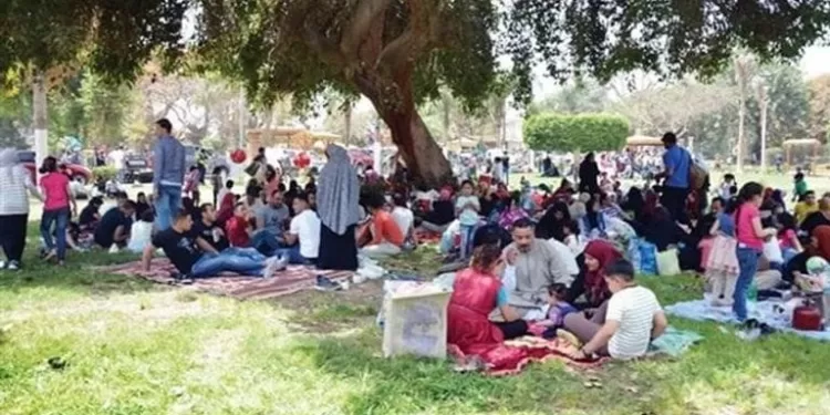 احتفالات عيد القيامة وشم النسيم تعيد الروح لكورنيش المنيا