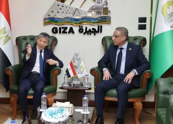 يبحثان توقيع اتفاقية صداقة مع «نانجينغ» الصينية.. محافظ الجيزة يلتقي السفير الصيني لتعزيز التعاون المشترك