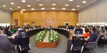 وزير الاستثمار والتجارة الخارجية يجتمع مع ممثلي «الخارجية» و«الزراعة» لمتابعة تأسيس صندوق الاستثمار في أفريقيا