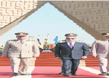 الرئيس يضع إكليلًا من الزهور على النصب التذكارى لشهداء القوات المسلحة و«قبر السادات»