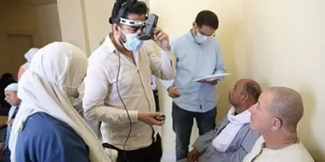 قافلة طبية لجامعة الفيوم تقدم خدمات صحية لـ١٣٣٥ حالة من أهالي قرية فرقص