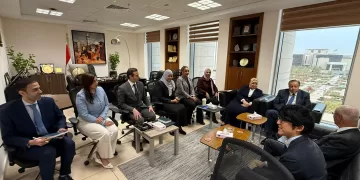 رئيس «مرسى مطروح» يناقش مشروعات الخطة الاستثمارية وملفات التعديات وشكاوى المواطنين