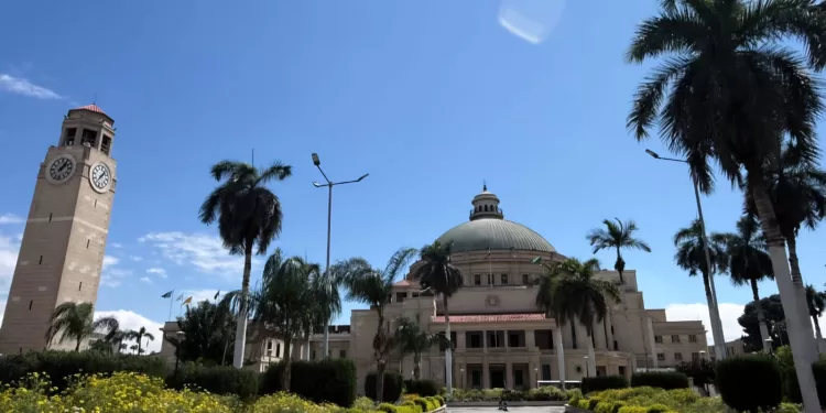 انتظام الدراسة بجامعة القاهرة مع مرونة في امتحانات الميدتيرم