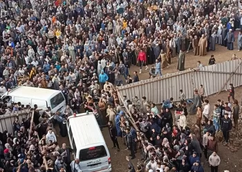 قصص دامية لضحايا حادث تصادم السادات بالمنوفية.. جنازة جماعية للشهداء الـ9 ببلدتهم وتعويضات عاجلة