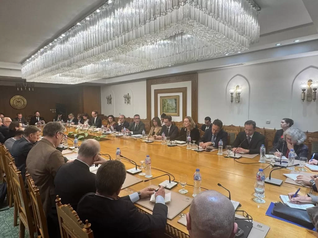 مساعدا وزير الخارجية يعقدان جلسة إحاطة للسفراء الأوروبيين حول برنامج الإصلاح الاقتصادي بمصر 3 - جريدة الجمهورية WhatsApp Image 2026 04 03 at 12.19.52 AM 3 - جريدة الجمهورية