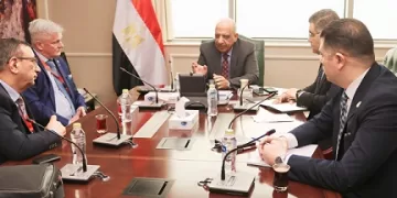 لتوطين صناعة أنابيب الضغط العالي والتقنيات المقاومة للتآكل.. وزير الكهرباء يبحث التعاون مع «باوكو» الألمانية