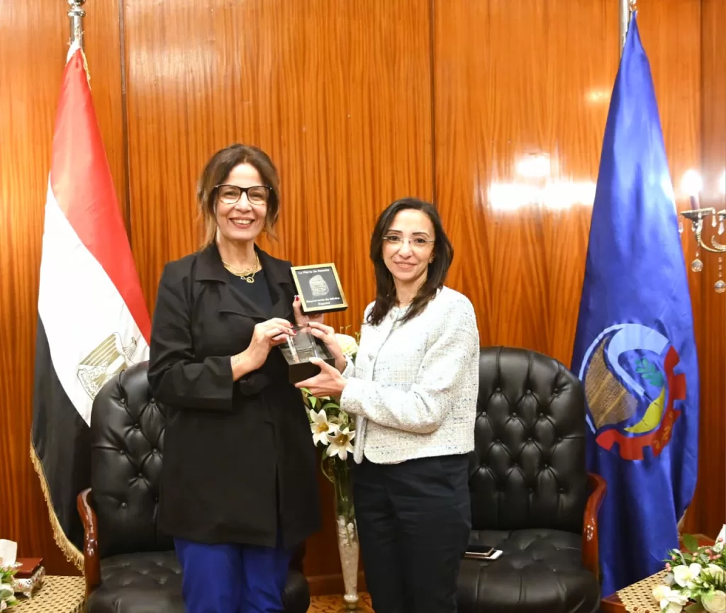 وزيرة الثقافة ومحافظ البحيرة توقعان بروتوكولًا لإعادة «مكتبة البلدية» إلى النور 4 - جريدة الجمهورية WhatsApp Image 2026 04 04 at 2.49.13 PM 1 - جريدة الجمهورية