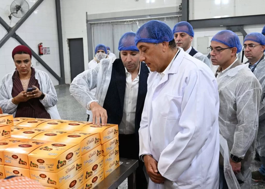 في جولة تفقدية بمشاركة رئيس الوزراء.. وزير الاستثمار يتفقد مصنع شركة «الطحان» للتمور 2 - جريدة الجمهورية WhatsApp Image 2026 04 04 at 7.39.54 PM1 - جريدة الجمهورية