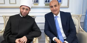 تزامنًا مع الاحتفال بيوم اليتيم.. محافظ الإسكندرية يتفقد دورًا لرعاية الأطفال ويؤكد على توفير بيئة آمنة للنشء