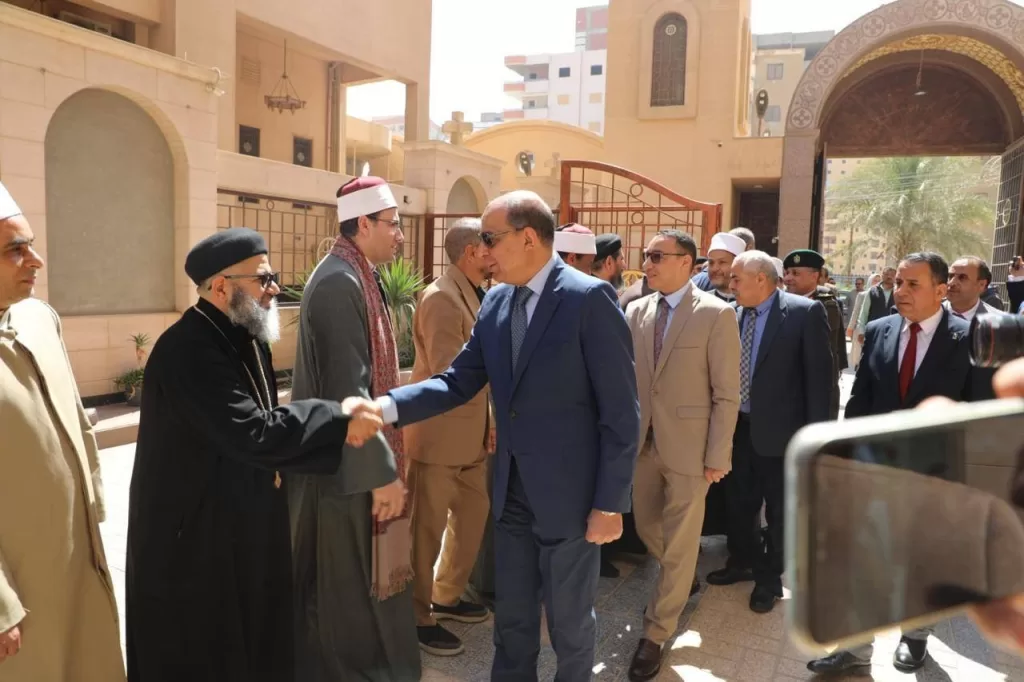 محافظ المنيا يجري جولة لمطرانيات الشمال للتهنئة بعيد القيامة 3 - جريدة الجمهورية WhatsApp Image 2026 04 11 at 1.05.55 PM 1 - جريدة الجمهورية