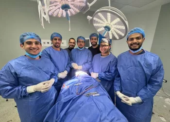 إنجاز طبي بسوهاج: استخراج جسم غريب بطول 10 سم من عين طفل بنجاح