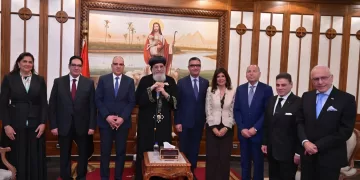 البابا تواضروس الثاني يستقبل محافظ القاهرة ورئيس الجامعة والمهنئين بعيد القيامة المجيد