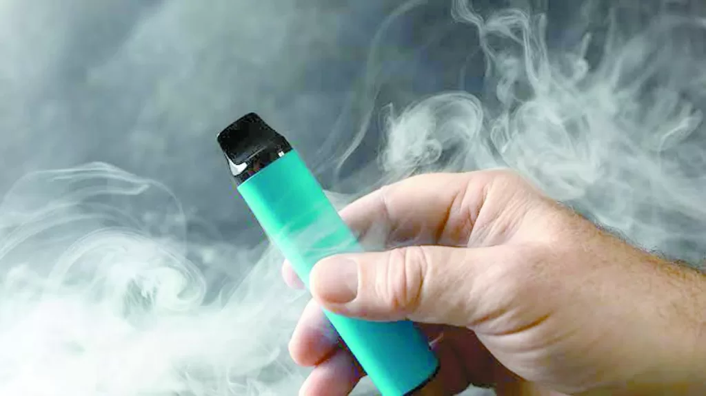 السجائر الإلكترونية.. خدعة كبرى للاقلاع عن التدخين 3 - جريدة الجمهورية WhatsApp Image 2026 04 13 at 12.13.31 AM 1 - جريدة الجمهورية