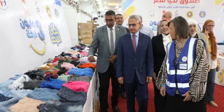 محافظ بنى سويف يفتتح معرض «دكان الفرحة» لدعم 3 آلاف أسرة