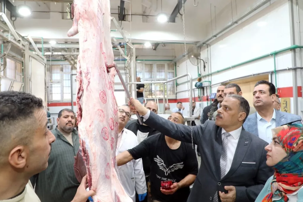 محافظ الشرقية يشاهد تجربة حية لمنظومة الذبح في التشغيل التجريبي لمجزر الزقازيق العام 2 - جريدة الجمهورية WhatsApp Image 2026 04 23 at 2.43.12 PM - جريدة الجمهورية