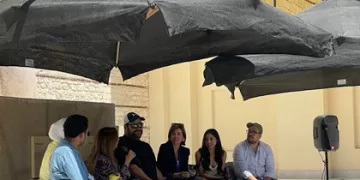 من الشاشة إلى الواقع: كيف تُعيد السينما صياغة النقاشات الأسرية الحساسة