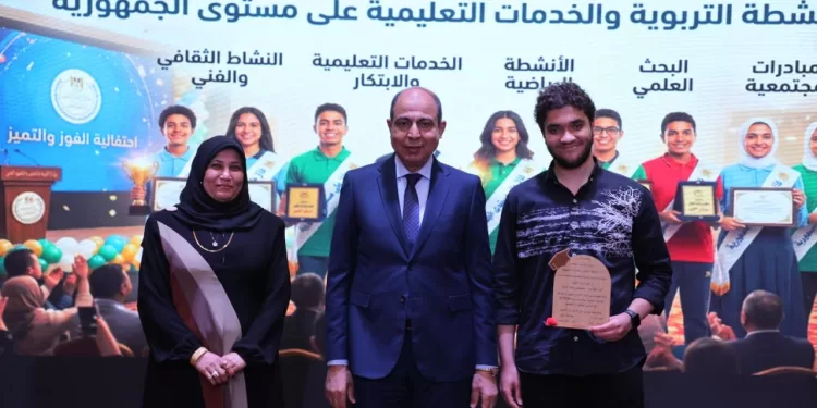 “عروس الصعيد” تتألق .. اللواء عماد كدواني يحتفي بنوابغ المنيا المتربعين على عرش الأنشطة التربوية