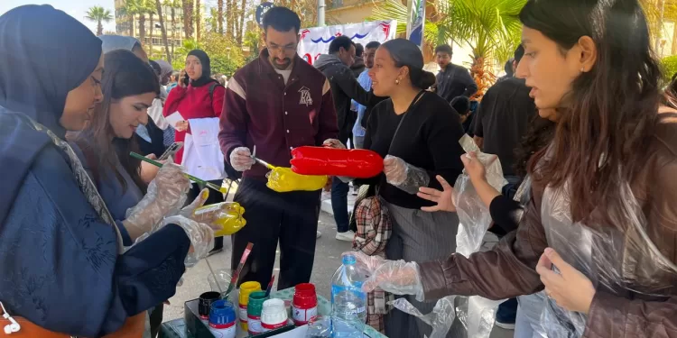 المكتب الأخضر بقصر العيني.. عندما تتحول الاستدامة إلى ممارسة طلابية 1 - جريدة الجمهورية المكتب الأخضر بقصر العيني.. عندما تتحول الاستدامة إلى ممارسة طلابية