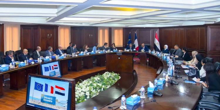 محافظ الإسكندرية يبحث مع سفير فرنسا تعزيز التعاون المشترك وفتح آفاق استثمارية جديدة