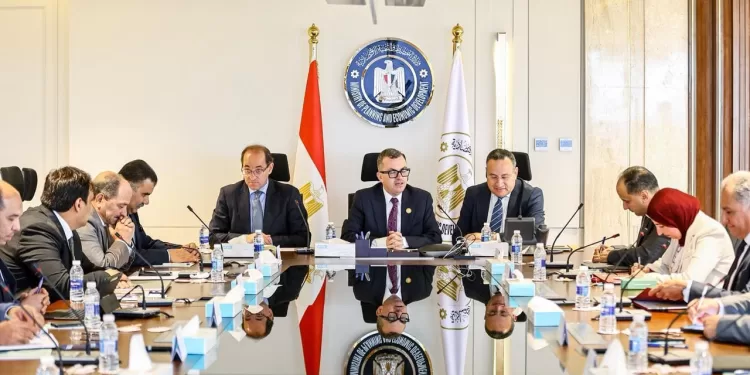 اجتماع وزارات «التخطيط» و«التعليم العالي» و«المالية» لبحث دعم الجامعات وتعزيز دور مؤسسات التعليم العالي في تحقيق التنمية الشاملة