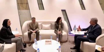 وزير السياحة والآثار يلتقي الممثل المقيم لبرنامج الأمم المتحدة الإنمائي في مصر لتعزيز السياحة المستدامة