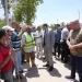 خلال جولاته الميدانية.. محافظ أسيوط يهنئ عمال النظافة بعيد الأضحى ويوزع الهدايا والعيديات تقديرًا لجهودهم