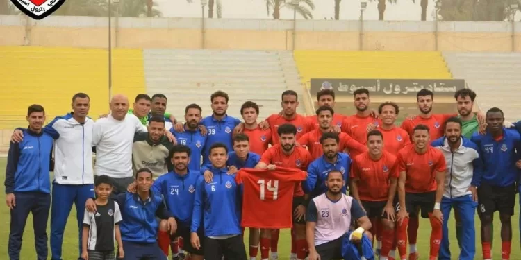 محافظ أسيوط يهنئ نادي بترول أسيوط بالصعود للدوري الممتاز ويؤكد إنجاز رياضي يسعد أبناء المحافظة