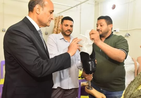 محافظ أسيوط يشهد توزيع «١٩» جهازاً تعويضياً لذوي الهمم بالتعاون مع المجتمع المدني