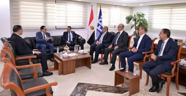في سابقة هي الأولى من نوعها.. رئيس جامعة القاهرة يشهد اجتماع مجلس كلية الصيدلة داخل «مجموعة المستقبل الدوائية» 2 - جريدة الجمهورية 1 134 - جريدة الجمهورية