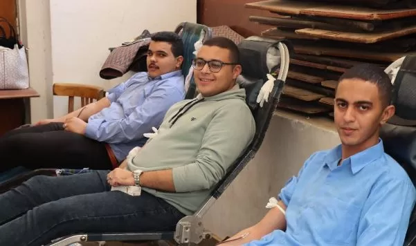 بمشاركة 408 طلاب.. جامعة الإسكندرية تنظم حملة للتبرع بالدم بالتعاون مع الدفاع الشعبي 3 - جريدة الجمهورية 1 70 - جريدة الجمهورية