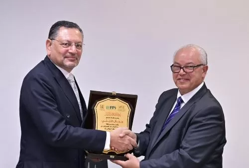 في سابقة هي الأولى من نوعها.. رئيس جامعة القاهرة يشهد اجتماع مجلس كلية الصيدلة داخل «مجموعة المستقبل الدوائية» 11 - جريدة الجمهورية 10 28 - جريدة الجمهورية