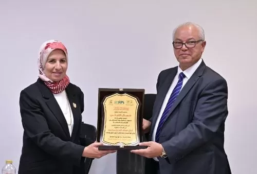 في سابقة هي الأولى من نوعها.. رئيس جامعة القاهرة يشهد اجتماع مجلس كلية الصيدلة داخل «مجموعة المستقبل الدوائية» 12 - جريدة الجمهورية 11 28 - جريدة الجمهورية