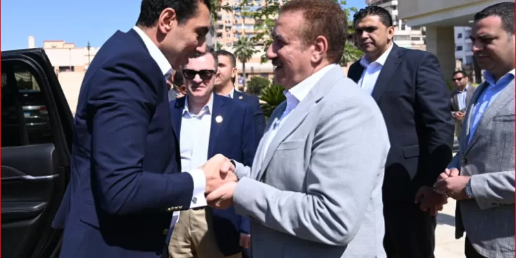 جوهر نبيل يلتقي رستم وأبو ليمون في مستهل جولته التفقدية بمحافظة بورسعيد 1 - جريدة الجمهورية جوهر نبيل يلتقي رستم وأبو ليمون في مستهل جولته التفقدية بمحافظة بورسعيد