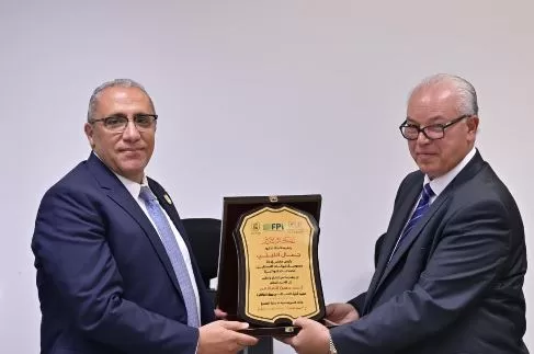 في سابقة هي الأولى من نوعها.. رئيس جامعة القاهرة يشهد اجتماع مجلس كلية الصيدلة داخل «مجموعة المستقبل الدوائية» 13 - جريدة الجمهورية 12 17 - جريدة الجمهورية