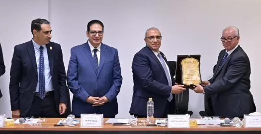 في سابقة هي الأولى من نوعها.. رئيس جامعة القاهرة يشهد اجتماع مجلس كلية الصيدلة داخل «مجموعة المستقبل الدوائية» 16 - جريدة الجمهورية 15 12 - جريدة الجمهورية