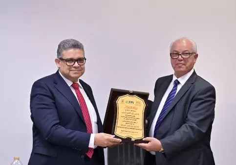 في سابقة هي الأولى من نوعها.. رئيس جامعة القاهرة يشهد اجتماع مجلس كلية الصيدلة داخل «مجموعة المستقبل الدوائية» 17 - جريدة الجمهورية 16 8 - جريدة الجمهورية