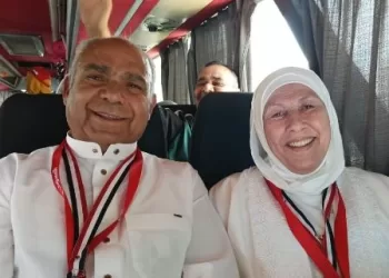 محافظ الشرقية يودع حجاج الجمعيات الأهلية: ادعوا لمصر في الأراضي المقدسة