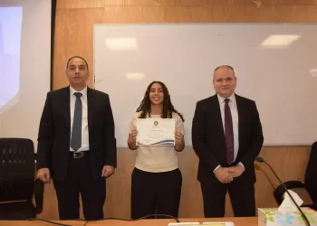 جامعة القاهرة الأهلية تستضيف رئيس الهيئة العامة للرقابة المالية لتعزيز جاهزية الطلاب لسوق العمل والتدريب المهني